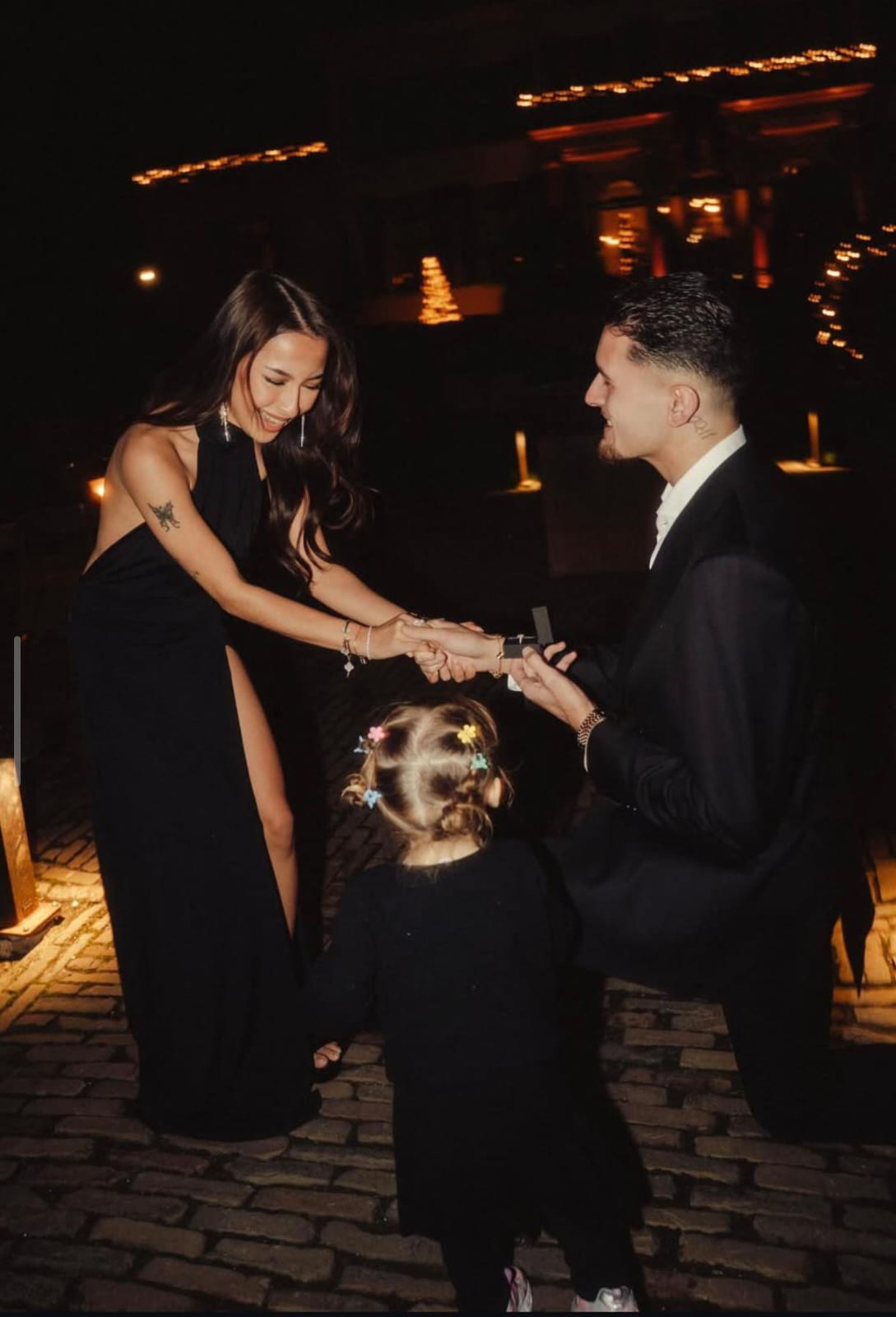 Jennifer Coppen Dilamar Justin Hubner, Momen Romantis Disaksikan Sang Anak